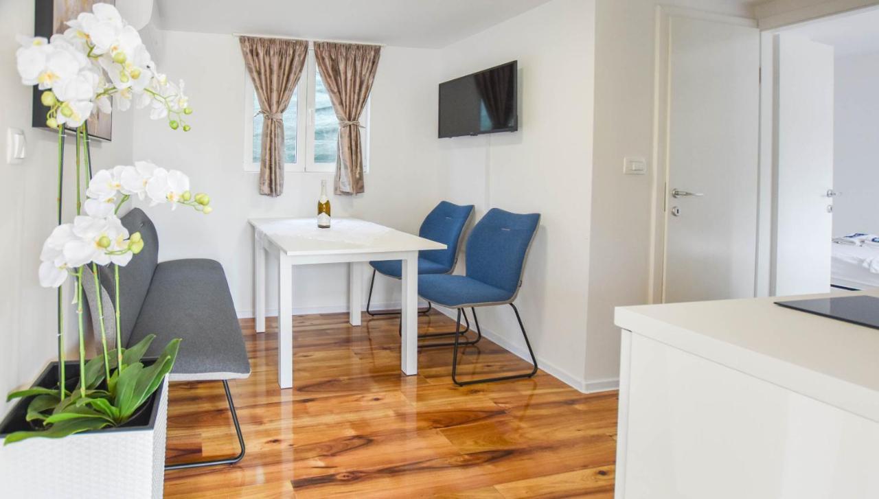 Mobile Home Dandelion Biograd Na Moru Exterior photo