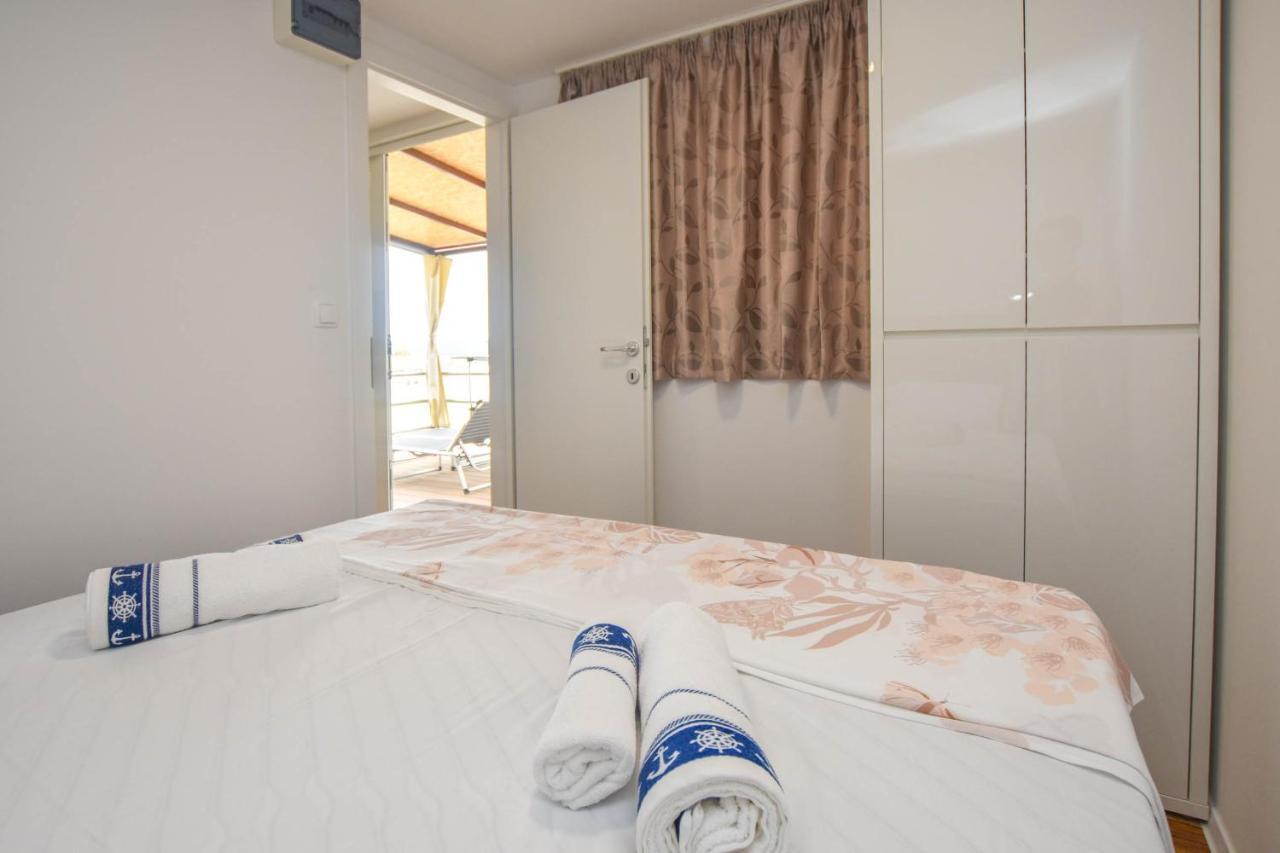 Mobile Home Dandelion Biograd Na Moru Exterior photo