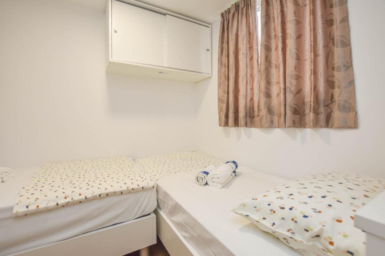 Mobile Home Dandelion Biograd Na Moru Exterior photo