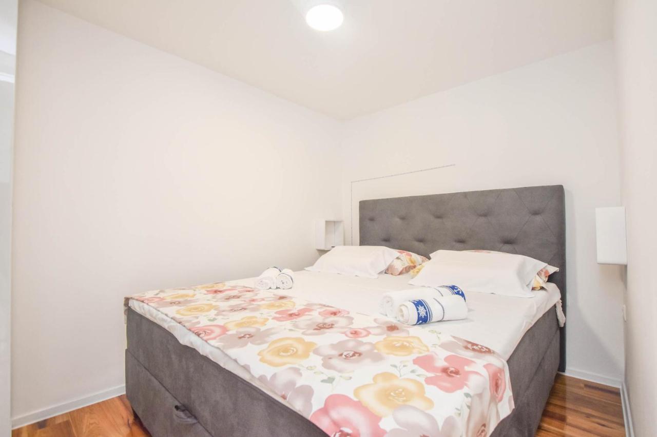 Mobile Home Dandelion Biograd Na Moru Exterior photo